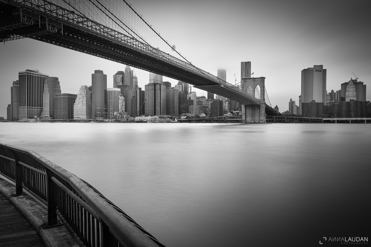 Schwarz-Weiß Interpretation der Brooklyn Bridge